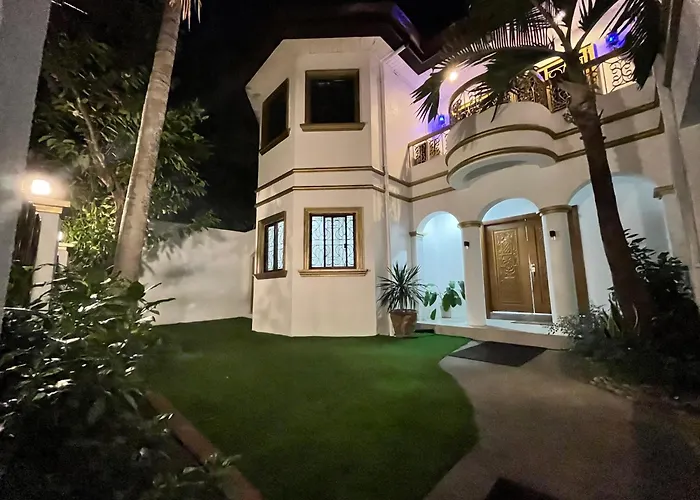 Elegant 5br Near Bgc Holiday home *
